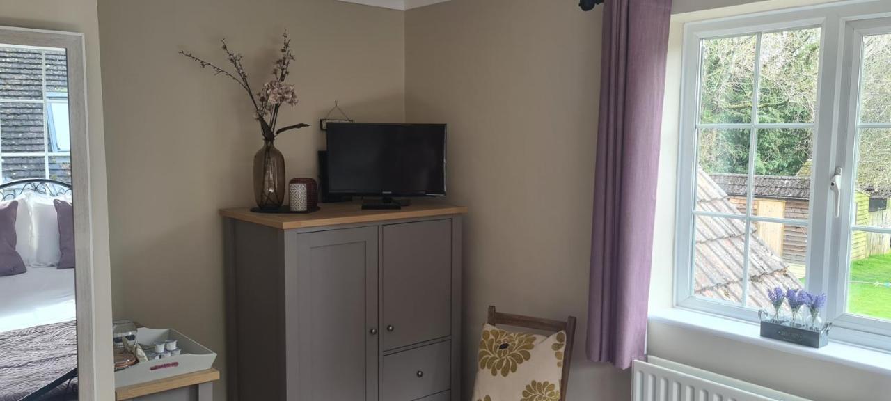 Bed and Breakfast Ha'Penny Acre Sherfield English Экстерьер фото