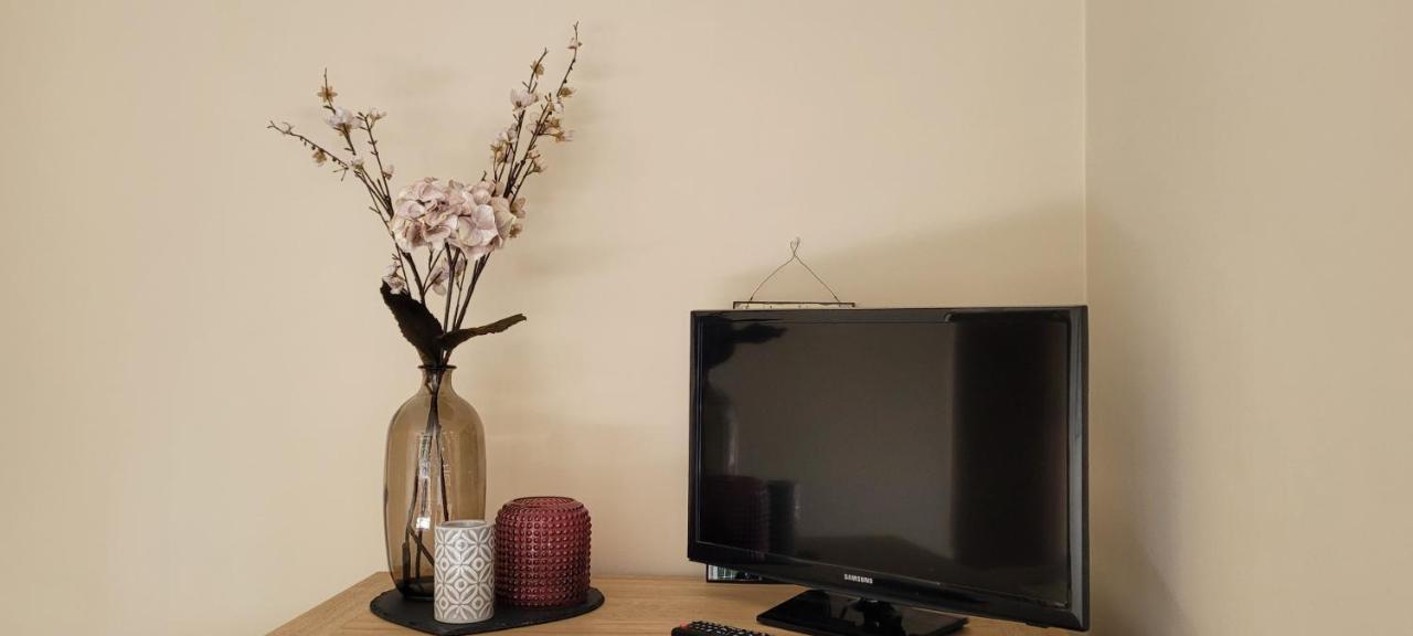 Bed and Breakfast Ha'Penny Acre Sherfield English Экстерьер фото