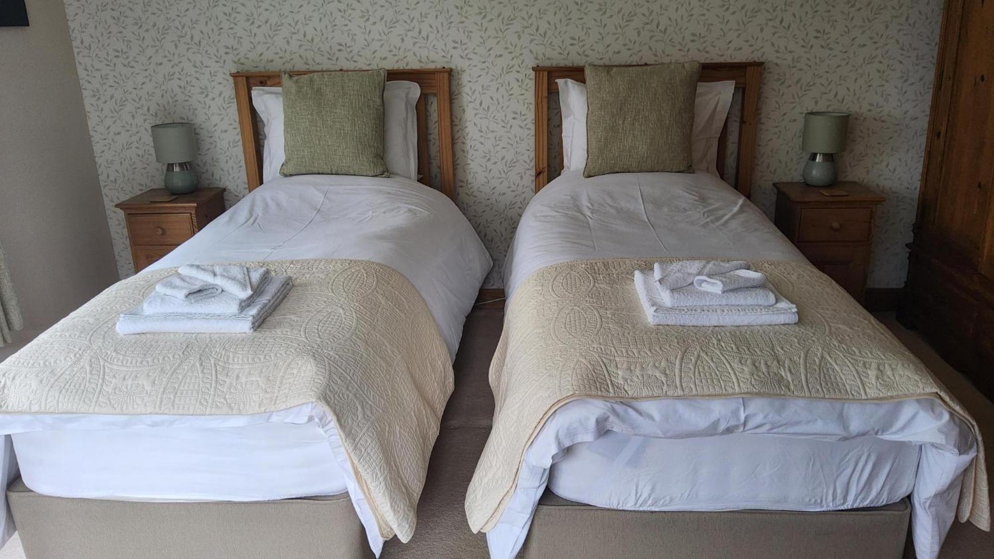 Bed and Breakfast Ha'Penny Acre Sherfield English Экстерьер фото