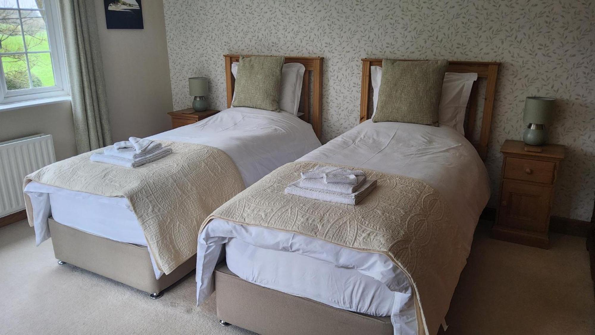 Bed and Breakfast Ha'Penny Acre Sherfield English Экстерьер фото