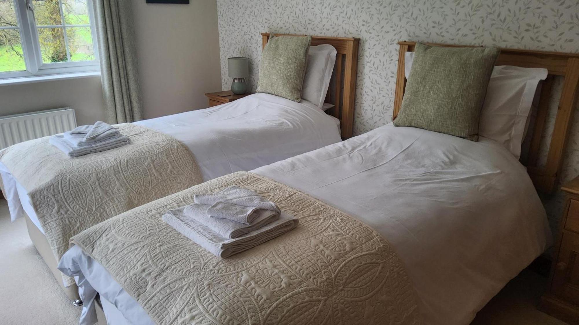 Bed and Breakfast Ha'Penny Acre Sherfield English Экстерьер фото
