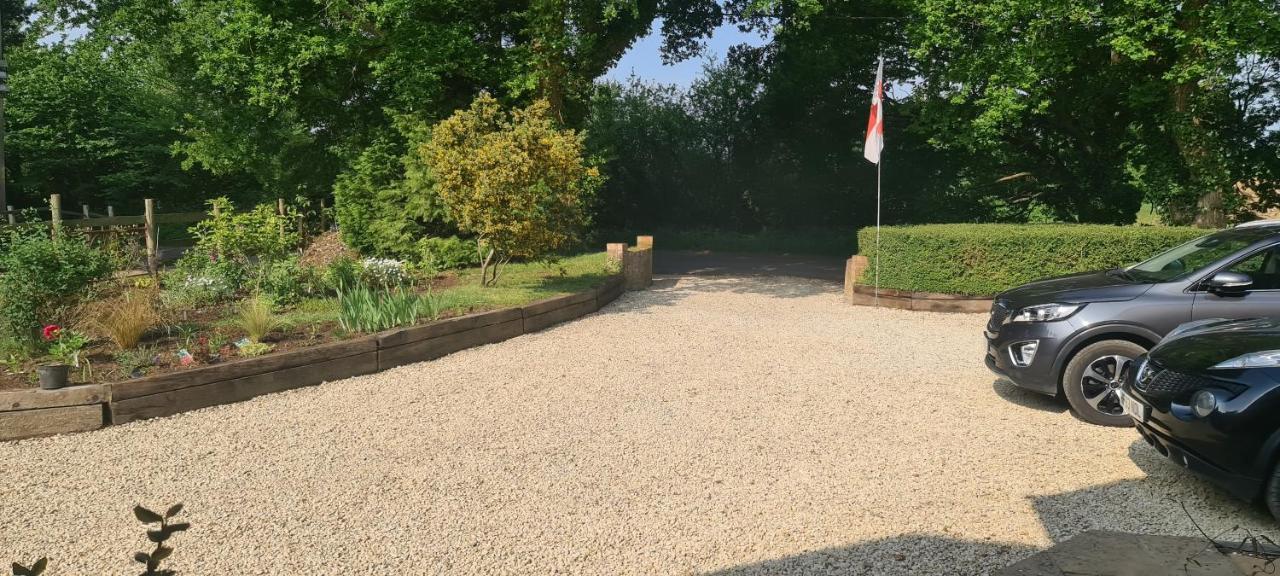 Bed and Breakfast Ha'Penny Acre Sherfield English Экстерьер фото