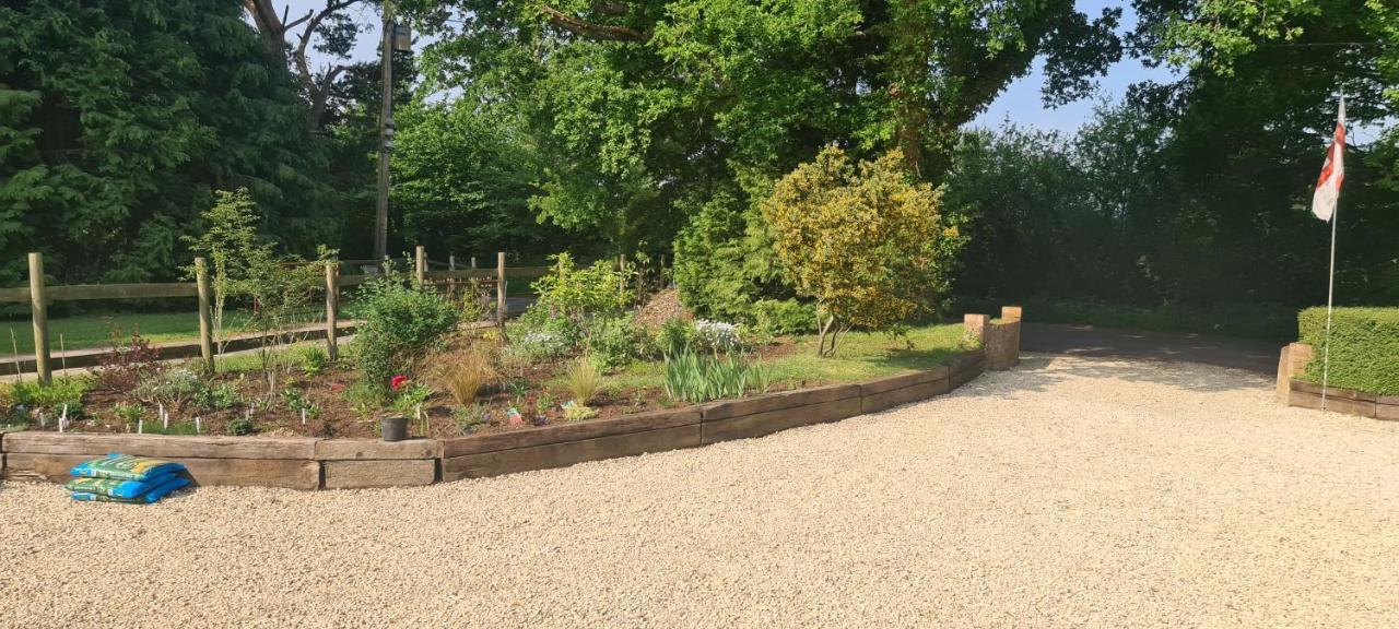 Bed and Breakfast Ha'Penny Acre Sherfield English Экстерьер фото