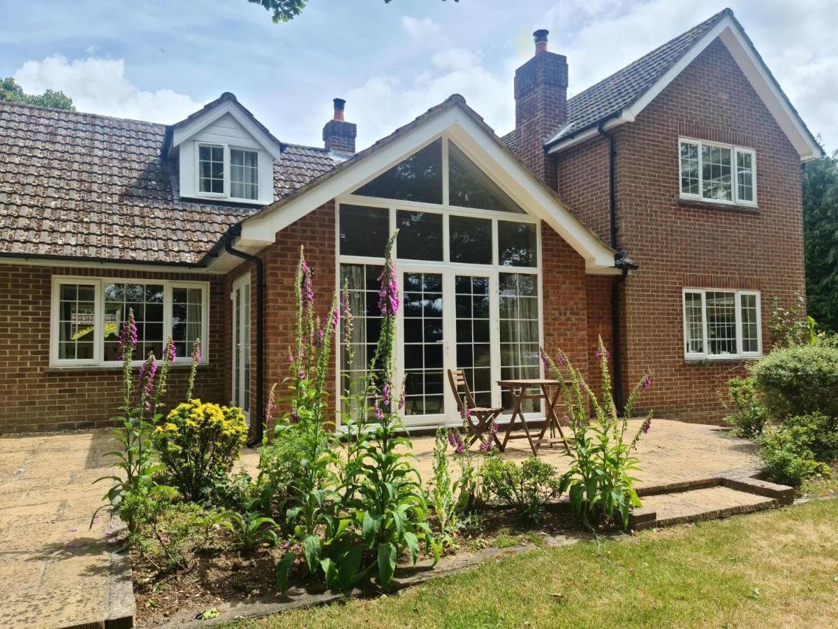 Bed and Breakfast Ha'Penny Acre Sherfield English Экстерьер фото
